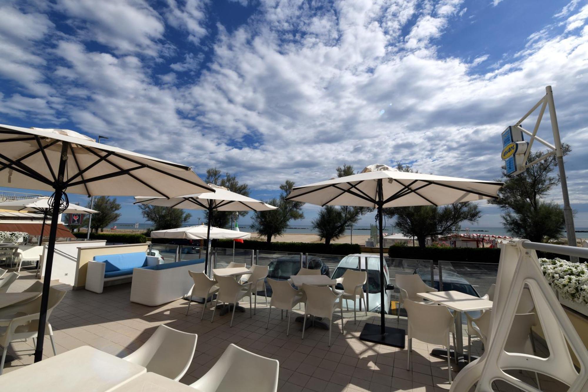 Hotel Ancore เซนีกัลเลีย ภายนอก รูปภาพ